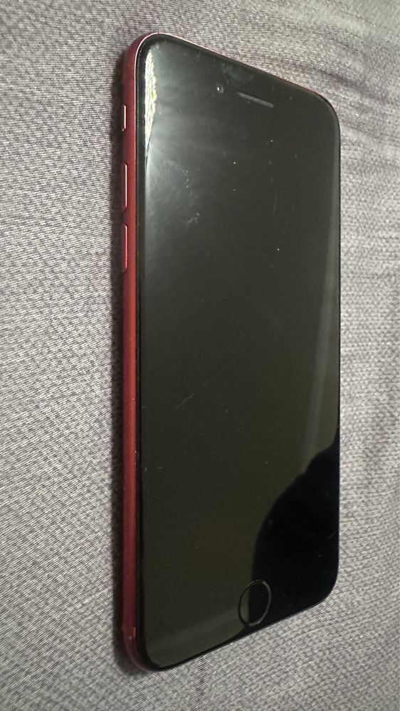 IPhone SE 2020 красный