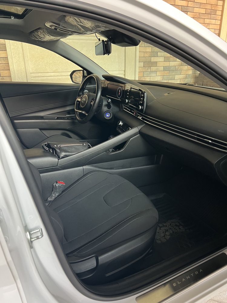 Hyundai elantra 2022 yil