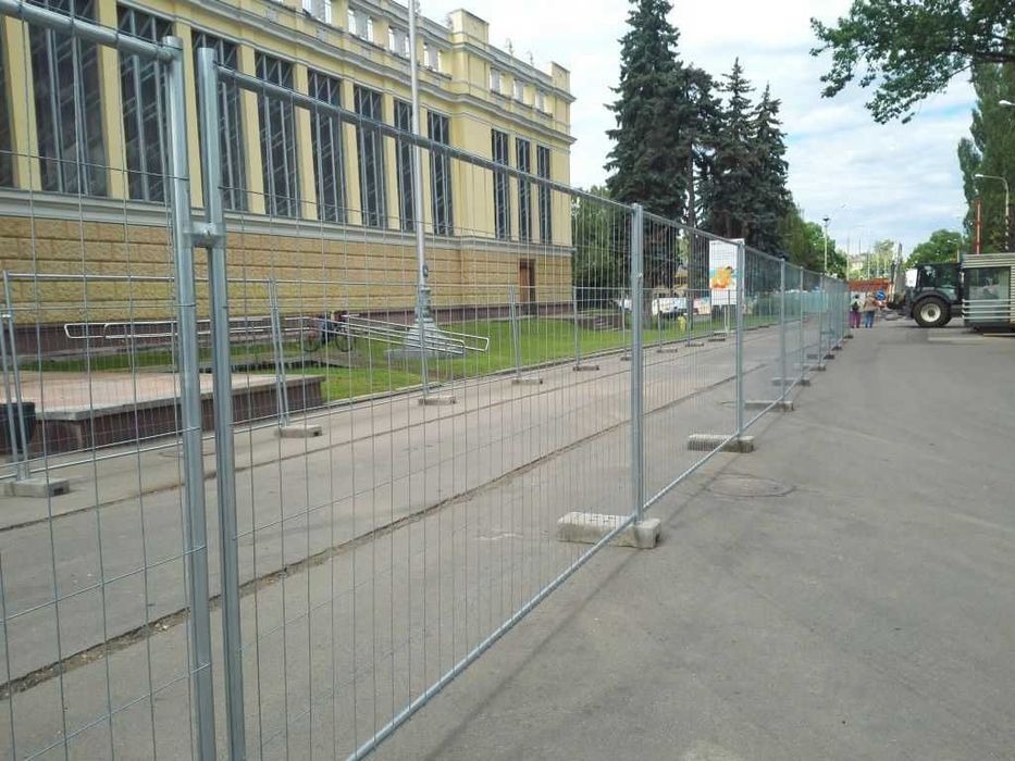 Временные строительные ограждения с доставкой по всему Казахстану