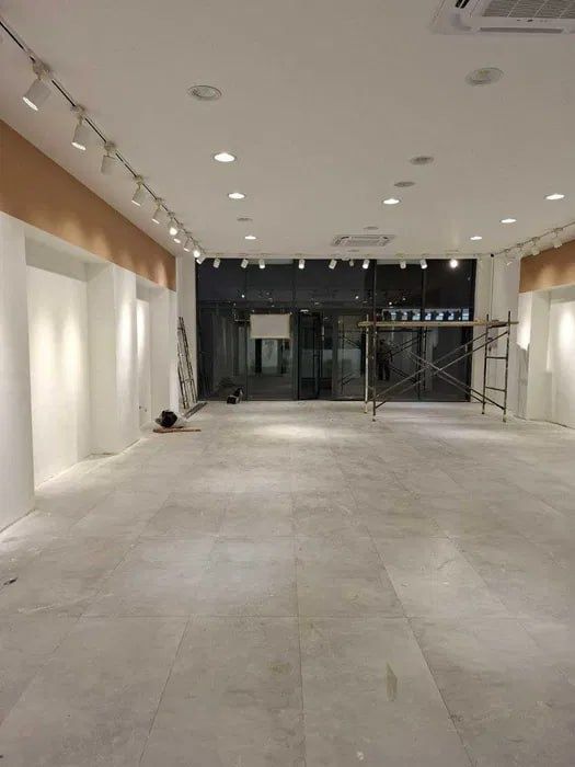 Помещение под любой бизнес Офис бутик, Тц Самарканд Дарвоза,  Инбазар