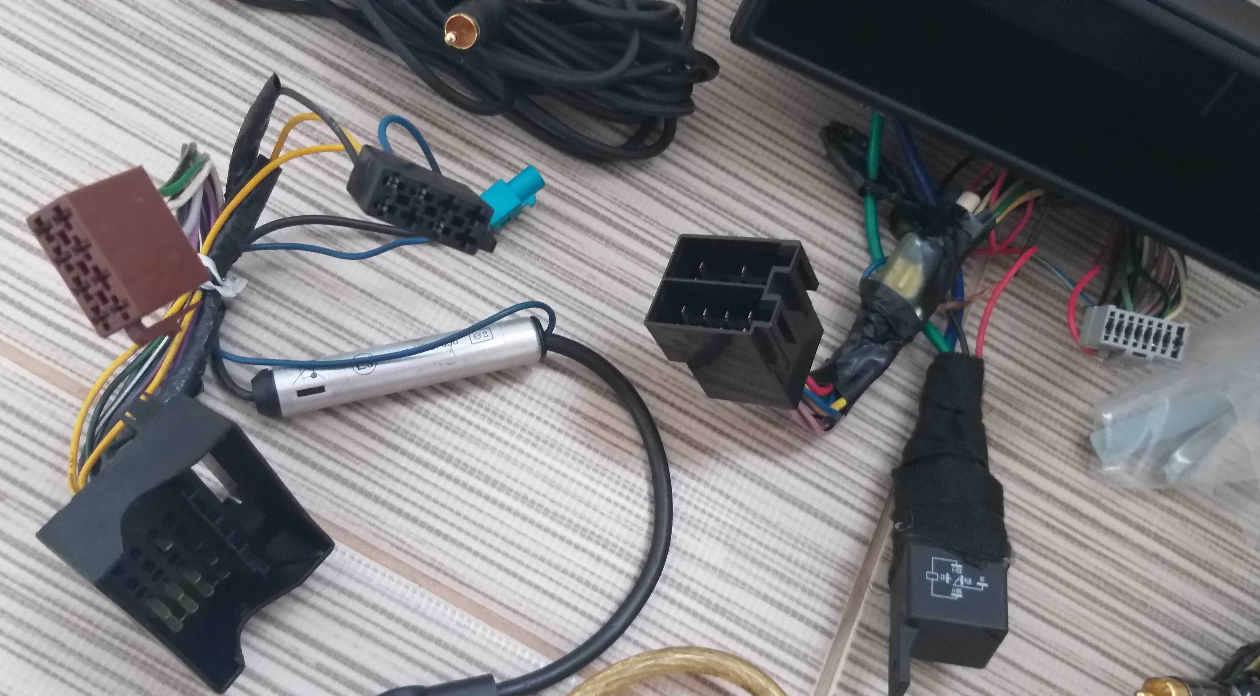 Cabluri mufe suport masca radio auto Adaptor Convertor Subwofer Statie