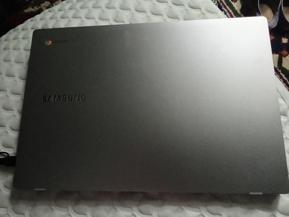 Vând laptop nou Samsung
