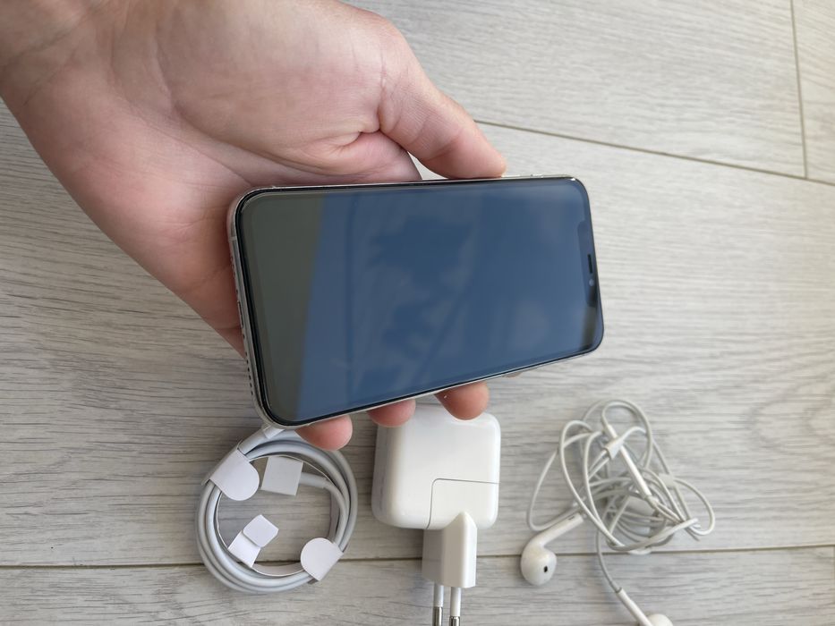 Iphone 11 pro • silver •