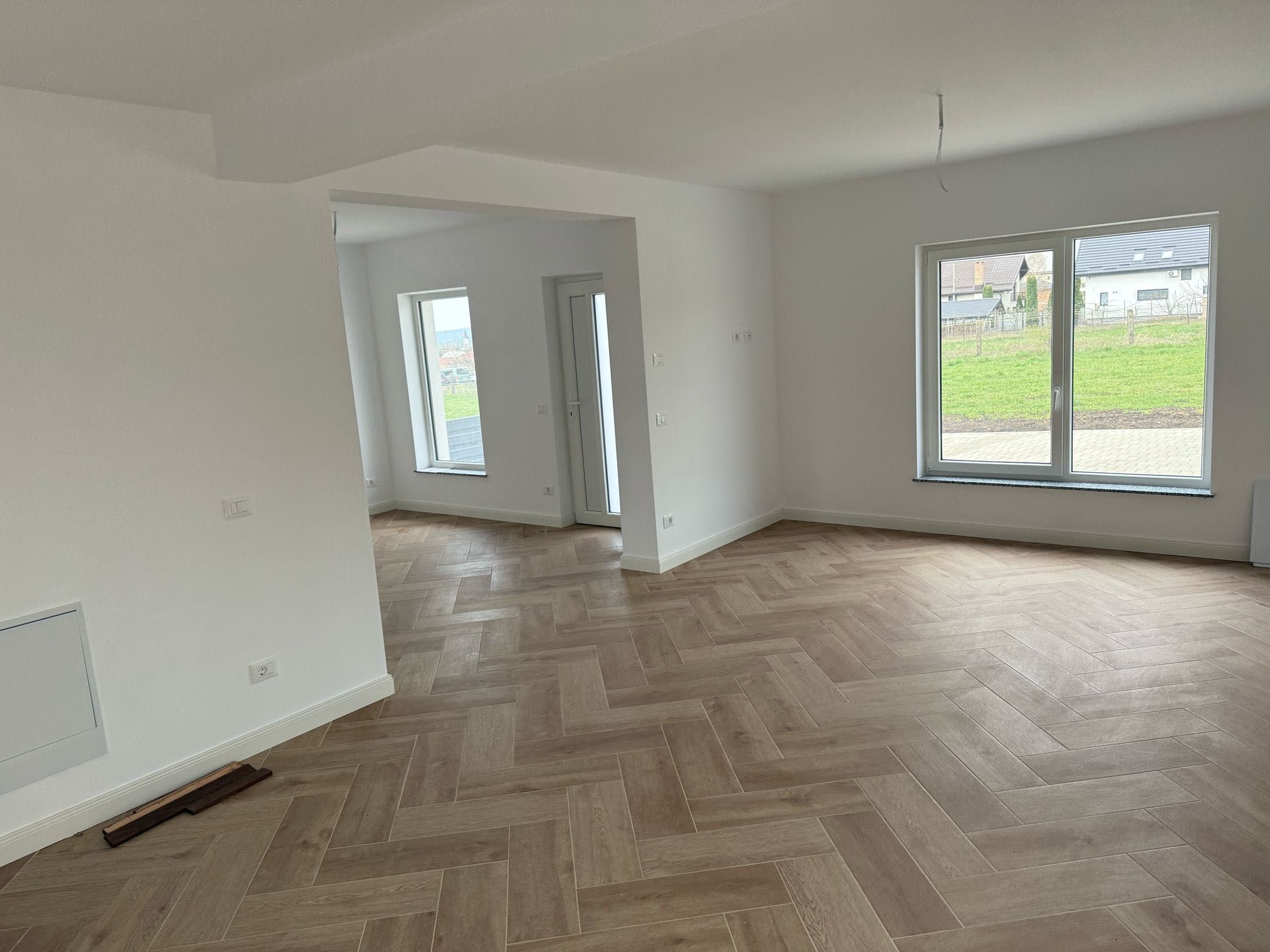 Casa ideală pentru familie – stradă privată, aproape de oraș! Lisaura