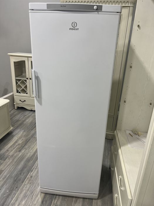 Продам морозильную камеру indesit