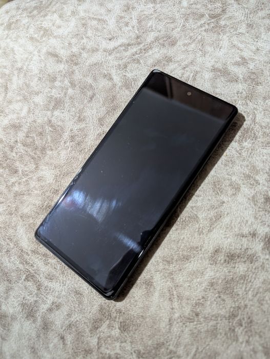 Google Pixel 6 128gb. В рабочем состоянии, дисплей под замену