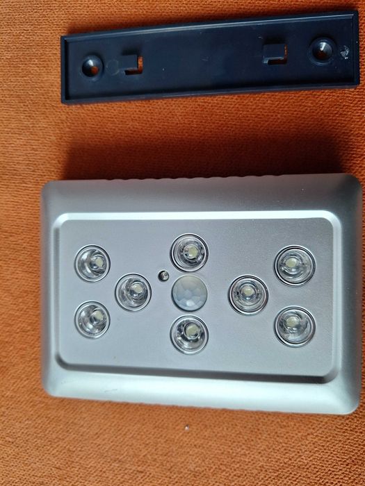 Lanterna - Lampa  -  Proiector - LED cu senzor PIR