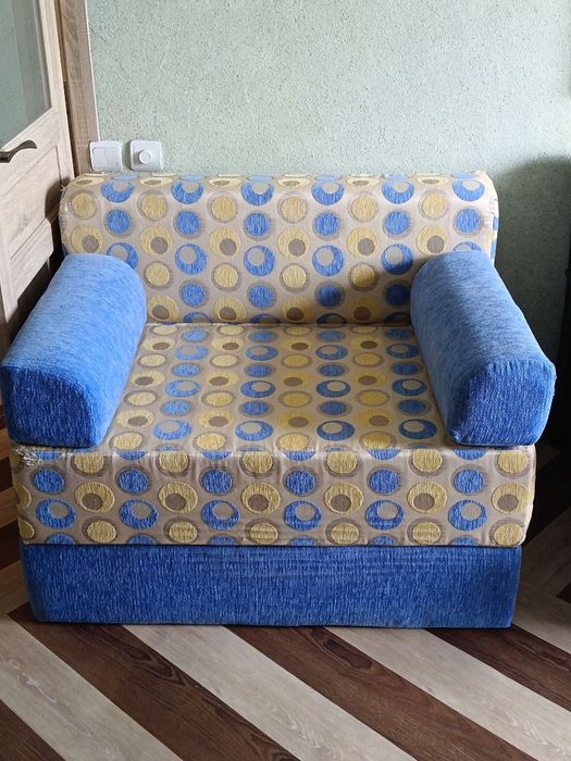 Продам кресло-кровать. Безкаркасное.