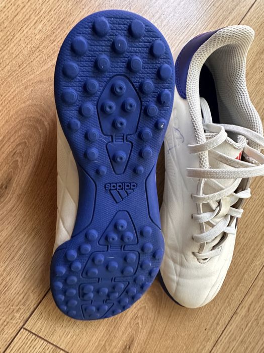 Футболни обувки Adidas отигинални за момче