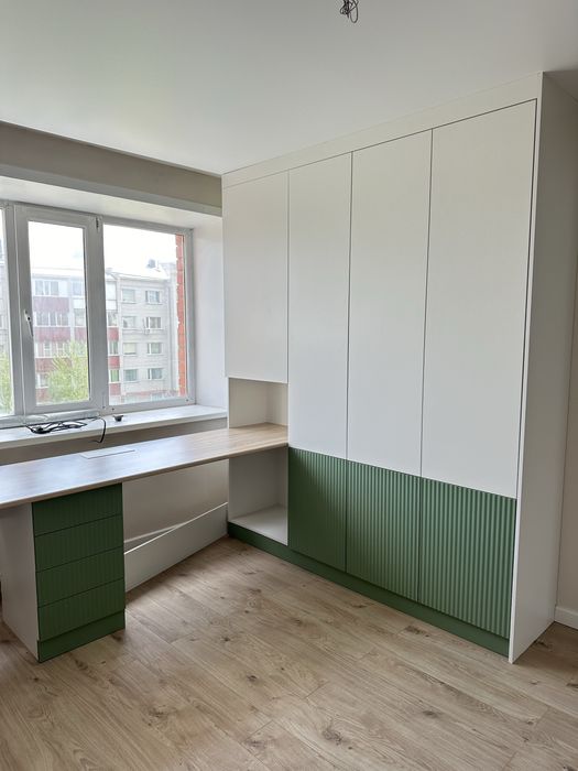 Продам детский шкаф с партой