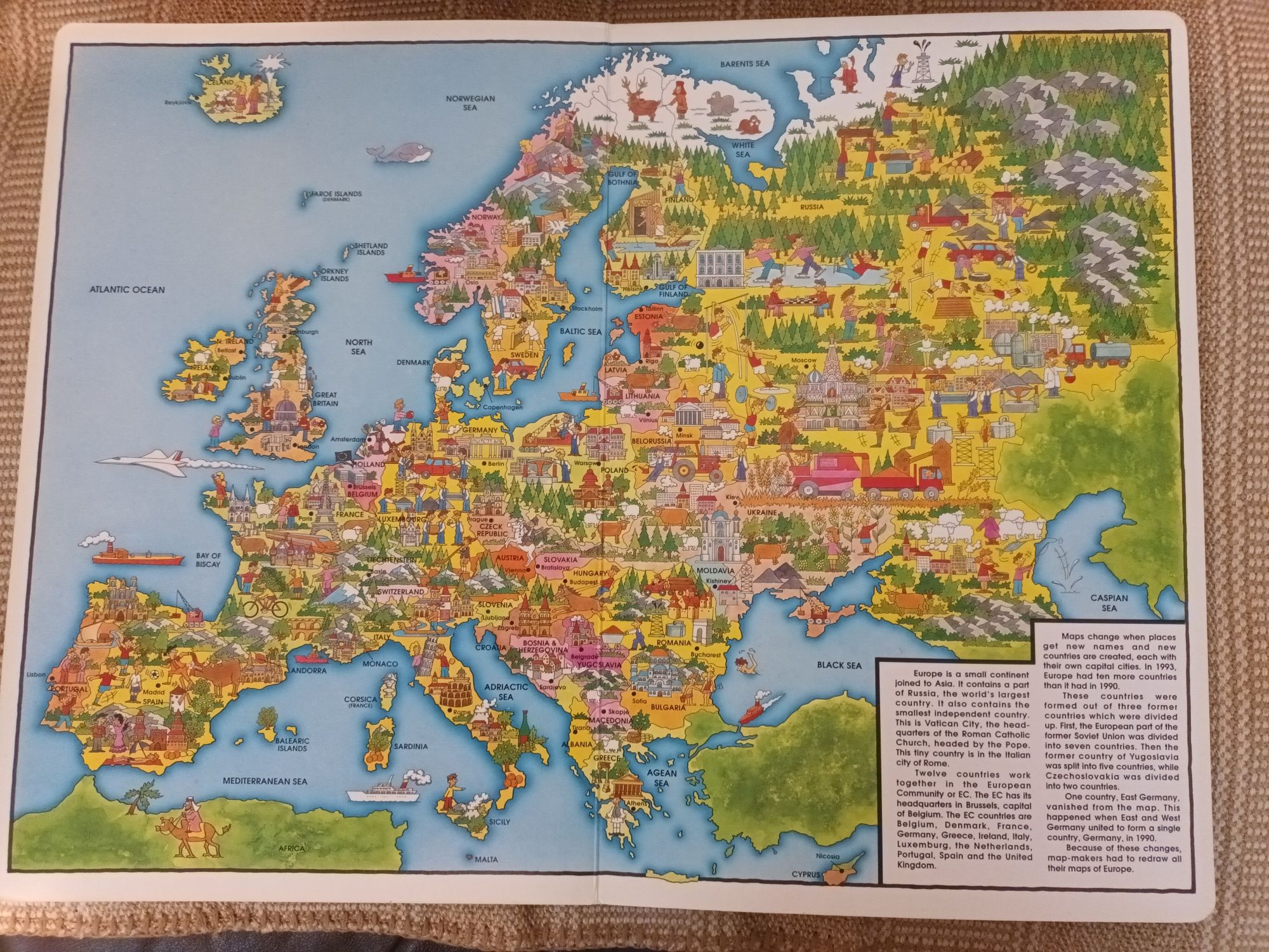 Atlas geografic detaliat