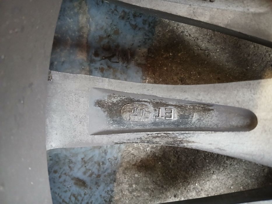 Vand sau schimb cu telefon IPhone 12-15