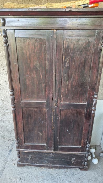 Продам раритетный шкаф
