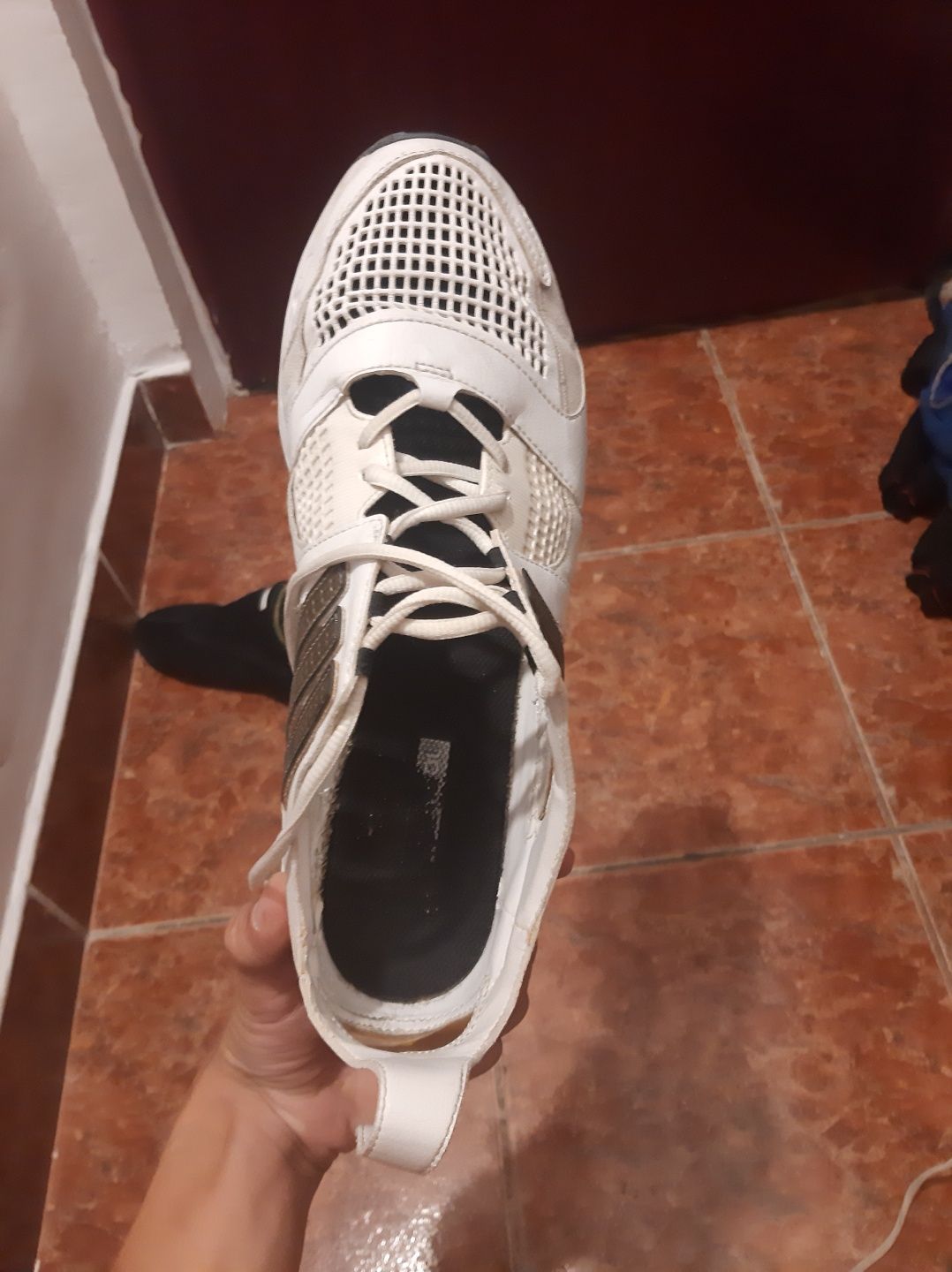 Vând papuci Adidas Climacool