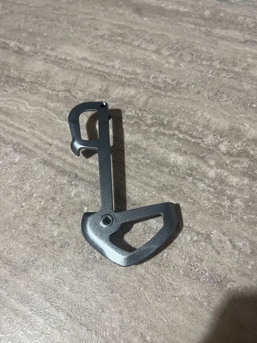 Vând diferite piese de bicicletă