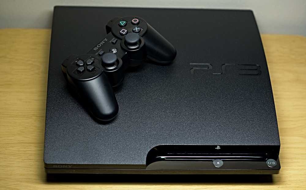 PS3 slim pro Sony Playstation. 30+ игр. 4 джойстика