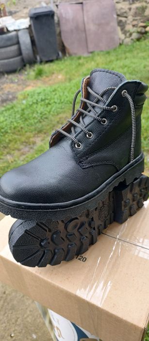 Bocanci militari și pantofi din piele naturala