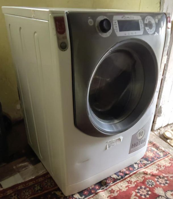 Vând mașina de spălat Hotpoint Ariston