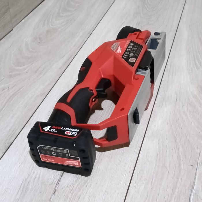 Rindea pe acumulator Milwaukee M12 BLP