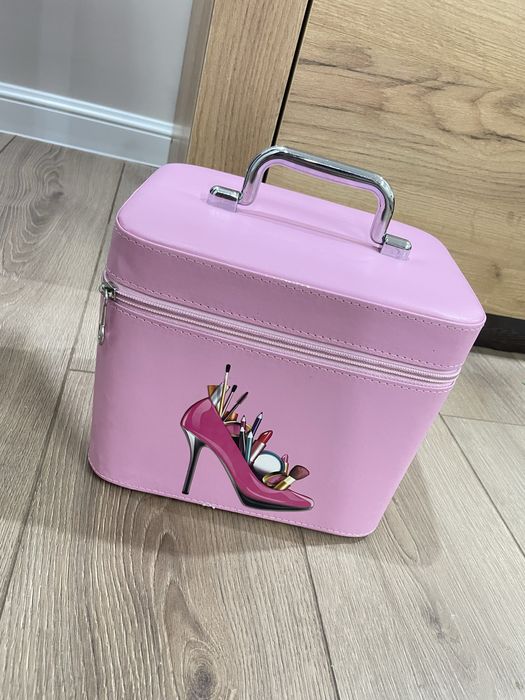 Продам сундучок для хранения косметики и тд