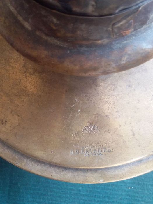 18-аср Эски Тулский самовар ва эски пичоқ