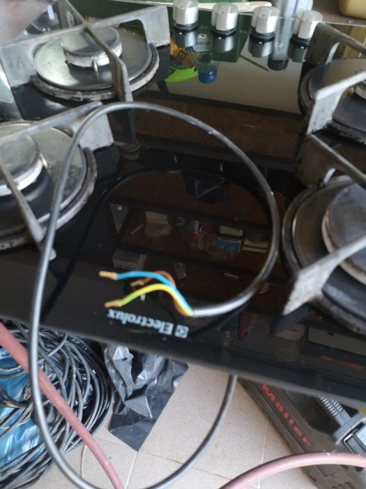 Vînd  plită vitroceramică  încorporabilă electrolux pe gaz