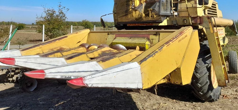 Vând heder porumb 4 rânduri pentru combina New Holland 8050