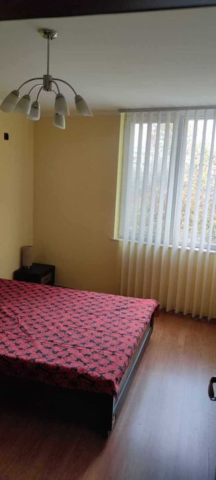 Дава се под наем Двустаен апартамент в Бургас, Славейков - 65 кв.м за 382.5 € - Снимка #2