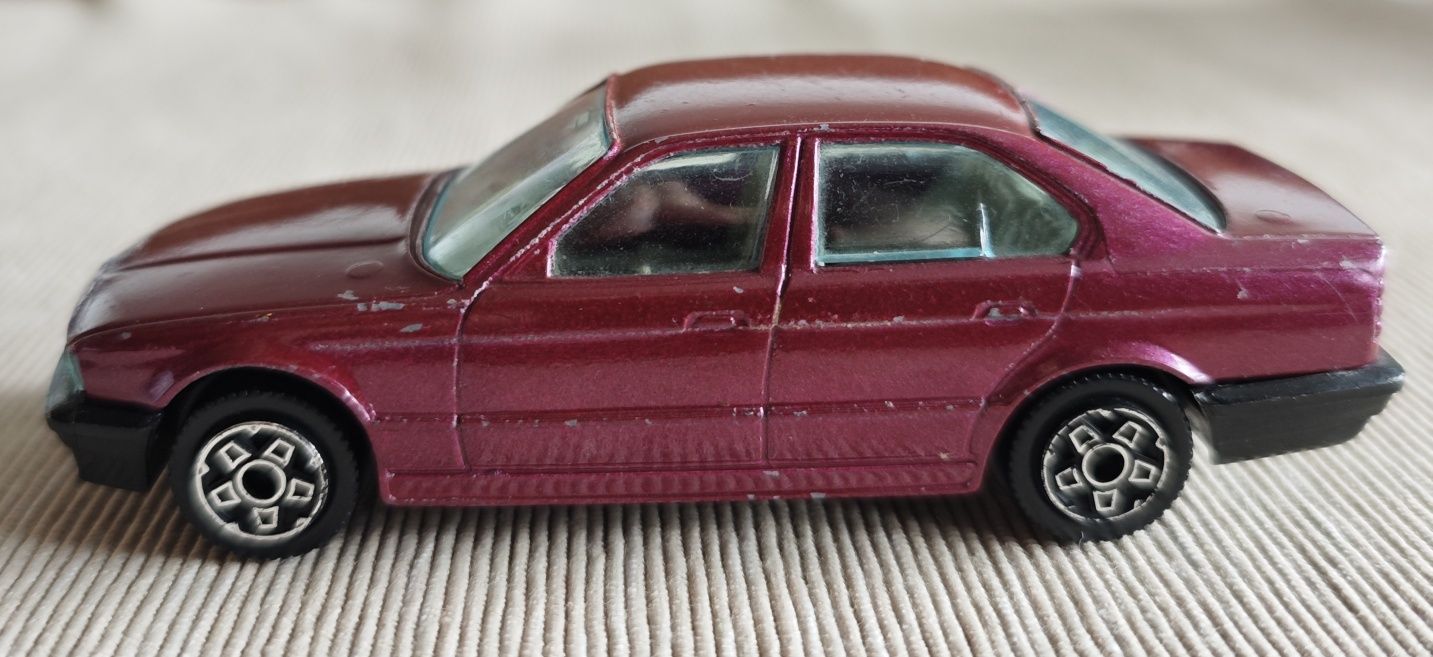 Количка 1/43 - BMW e34