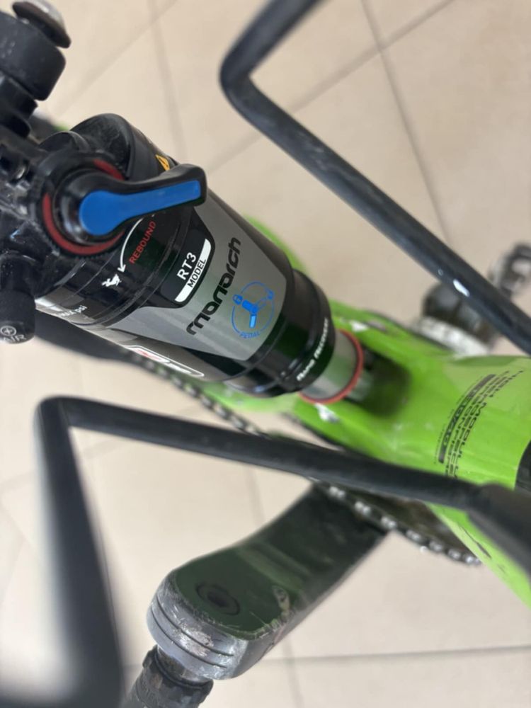 Карбонов планински велосипед RED BULL 27.5