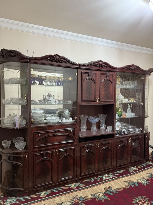 Стенка сотилади Итальянский