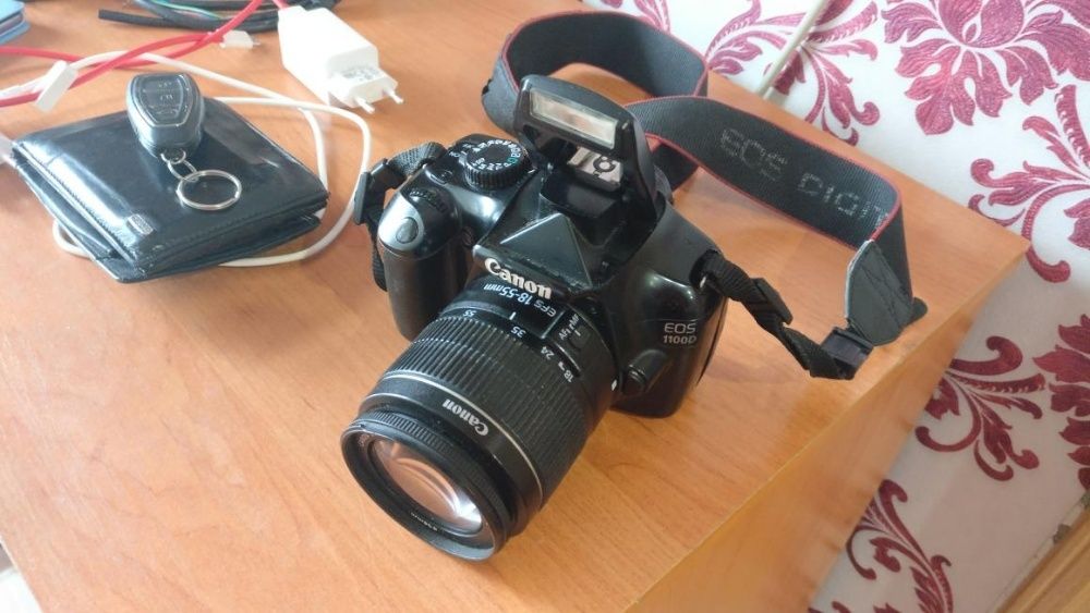 Зеркальный фотоаппарат Canon EOS 1100D Кенон