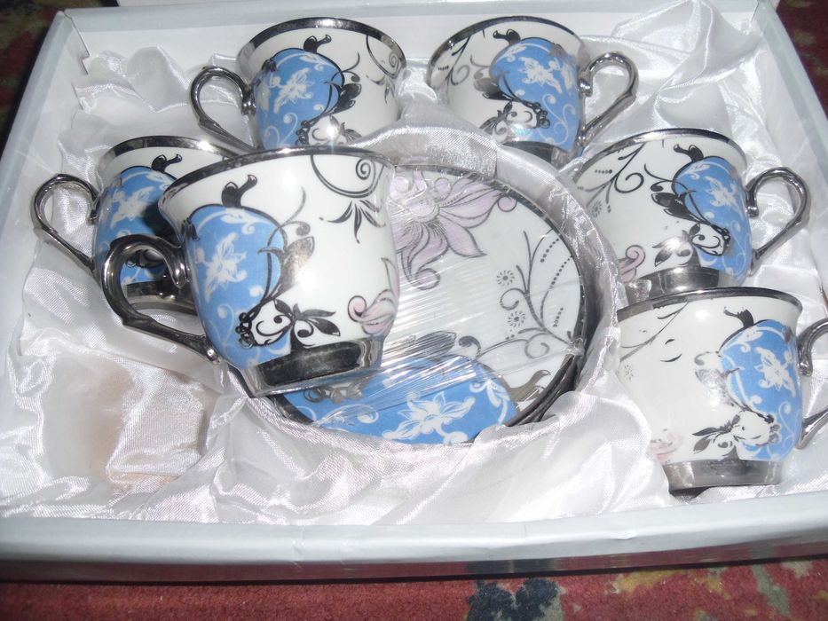 Set cesti noi cu flori albastre