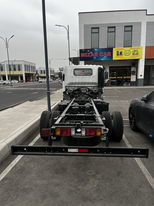 Isuzuu 700 P VI yengi