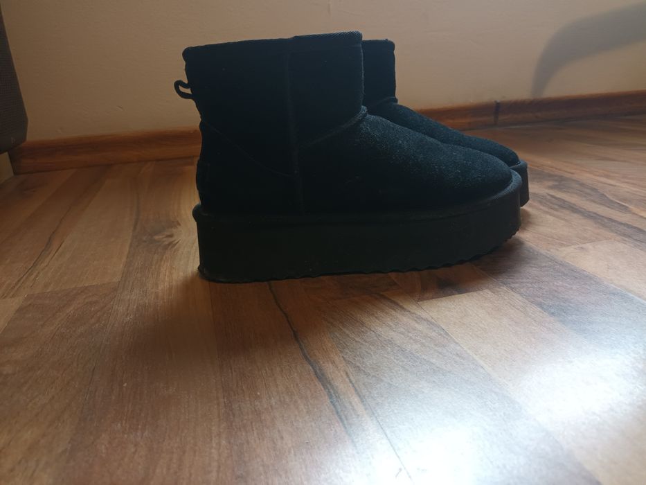 Ghete Gioseppo Piele Intoarsa nr 36 , tip UGG folosite de cateva ori