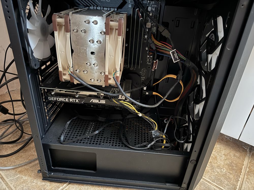 Гейминг компютър с монитор и периферия – Ryzen 5, RTX 3050, 24GB RAM
