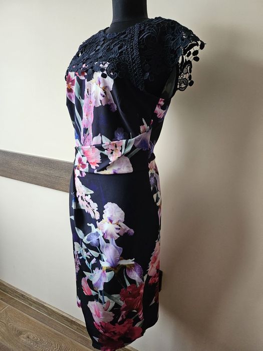 Официална ,елегантна рокля на LIPSY