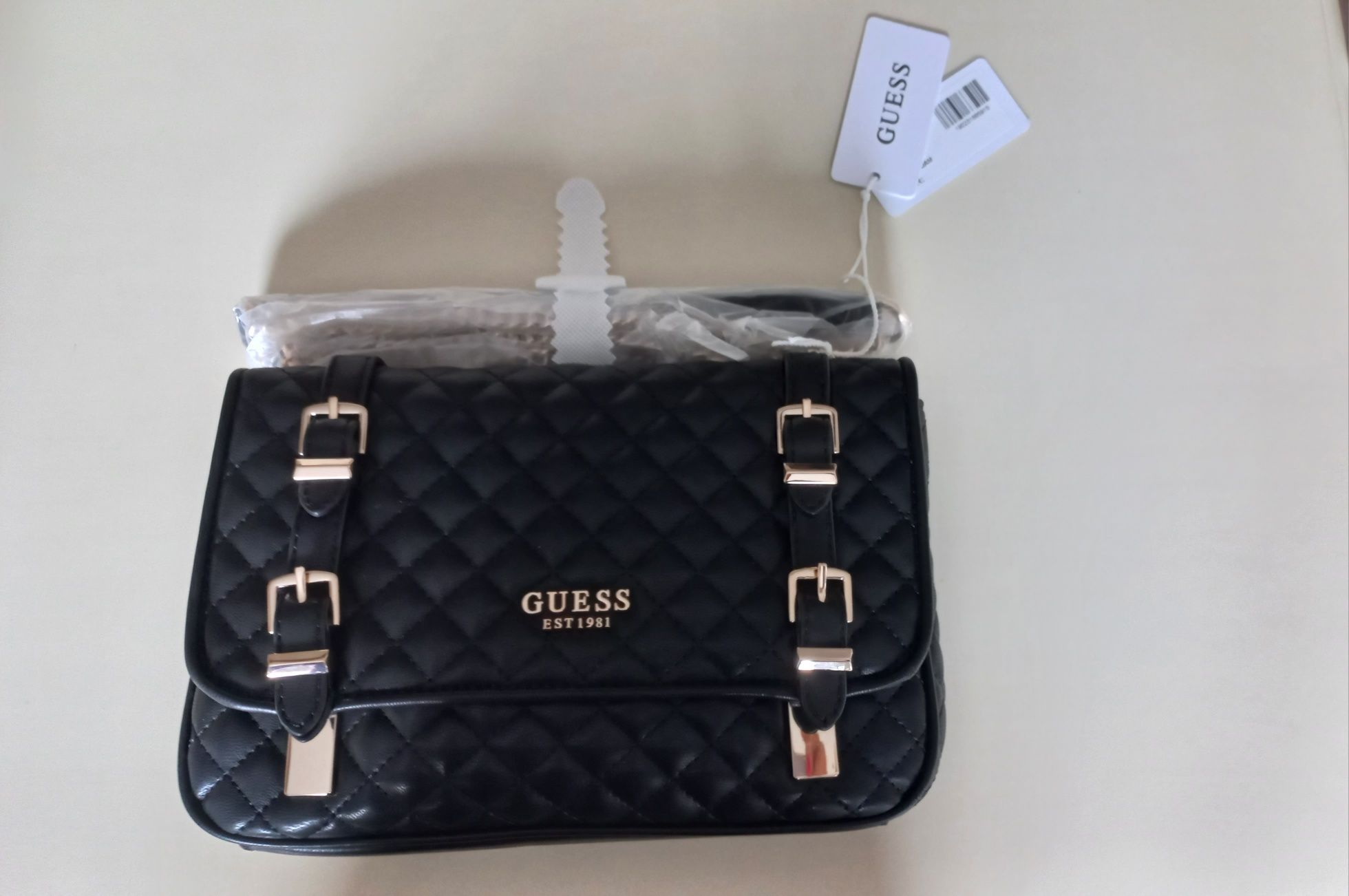 Guess нова оригинална дамска чанта за рамо