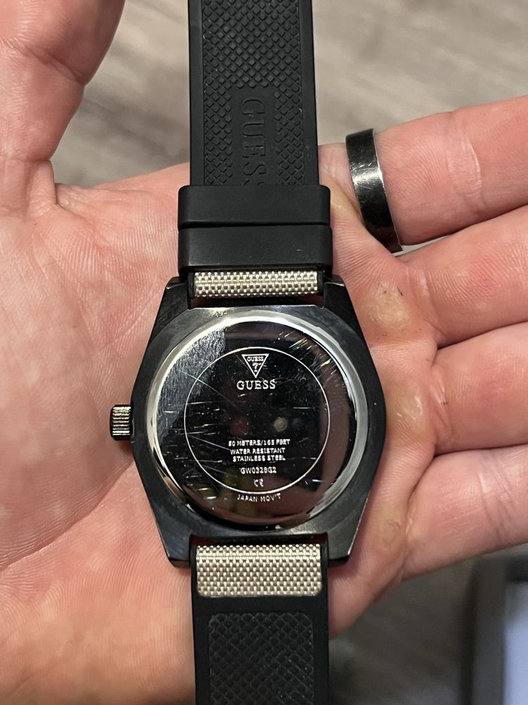 Guess    GW0328G