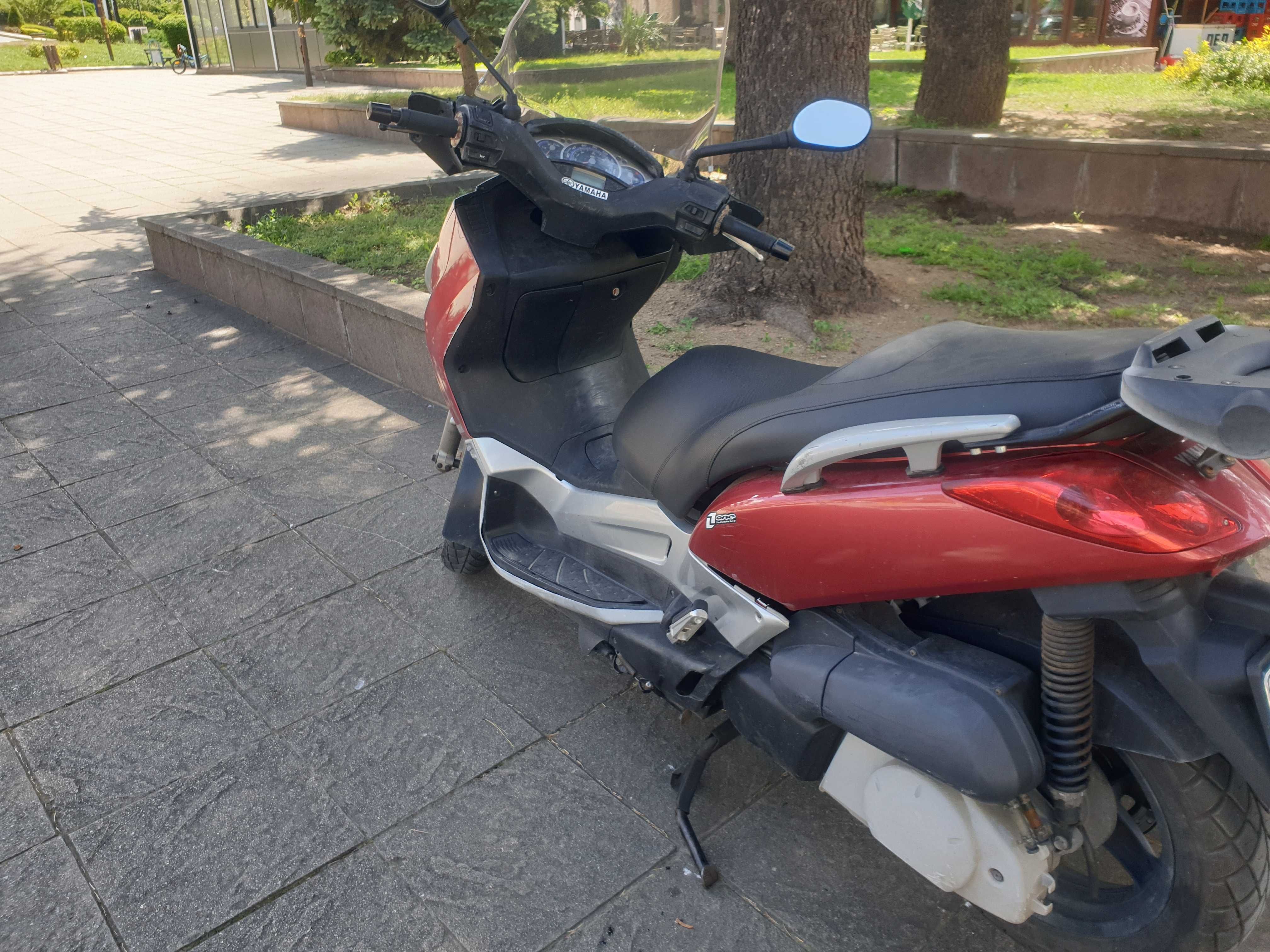 Yamaha X-max 250
