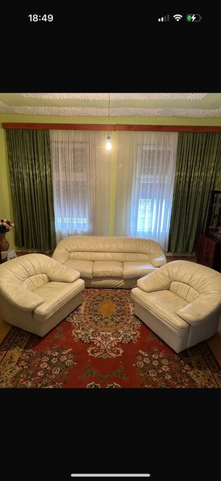 Canapea alba de piele cu fotolii