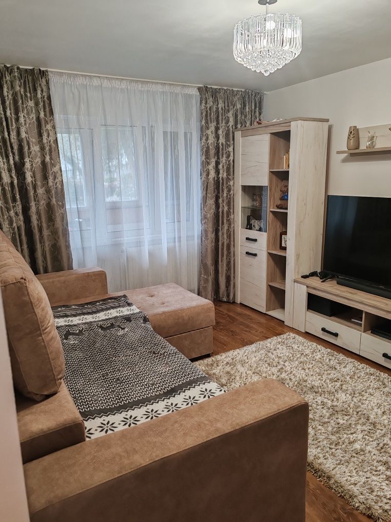 Vand apartament 2 camere  capatul lui 4