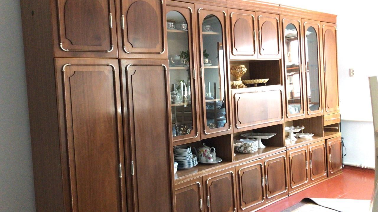 Срочно продам стенку советскую