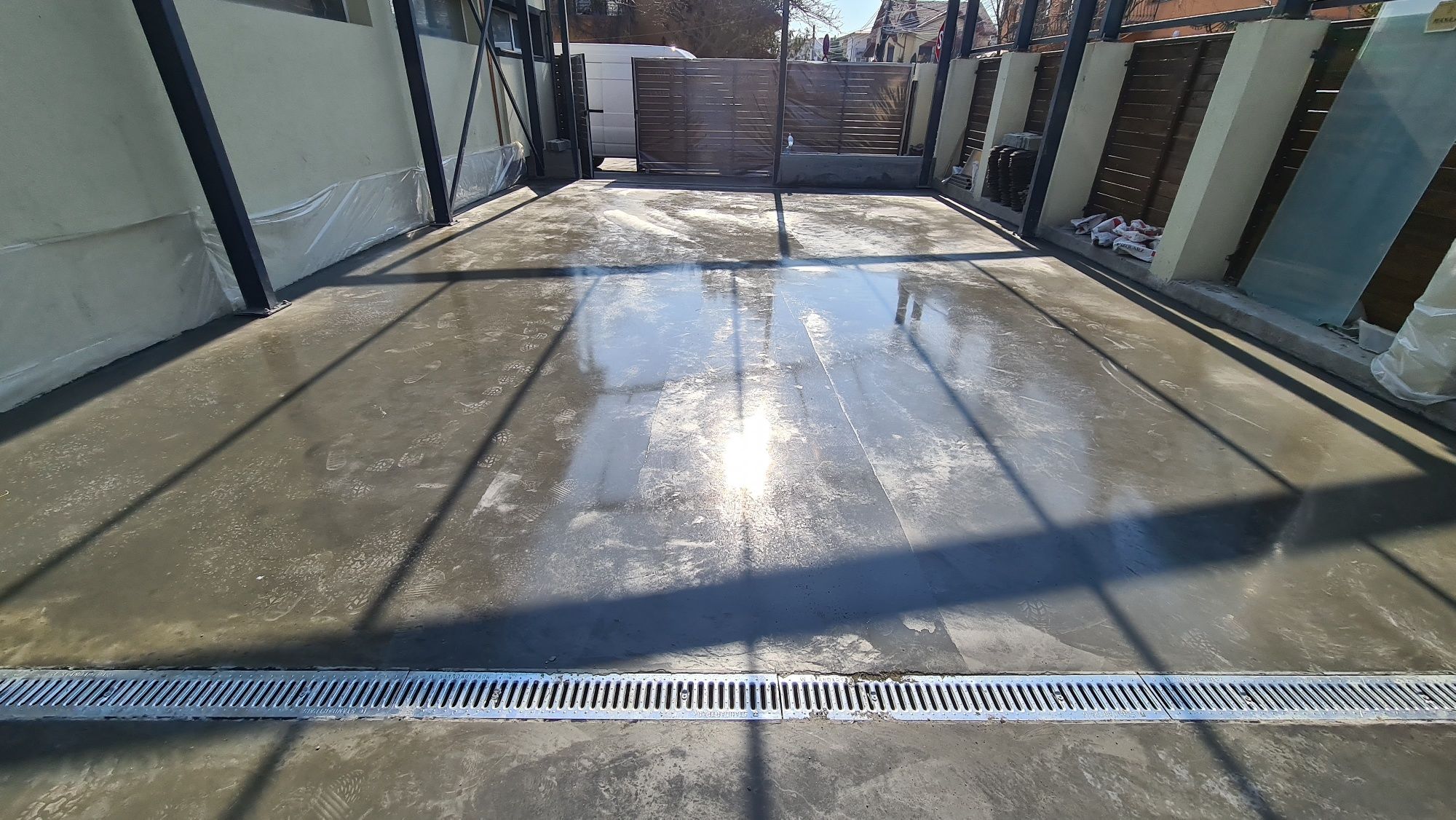 Turnare platforme Beton finisat cu Elicopter si Cuart, Beton in curte.