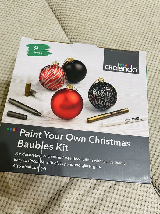 Set decoreaza propriile globuri de Craciun