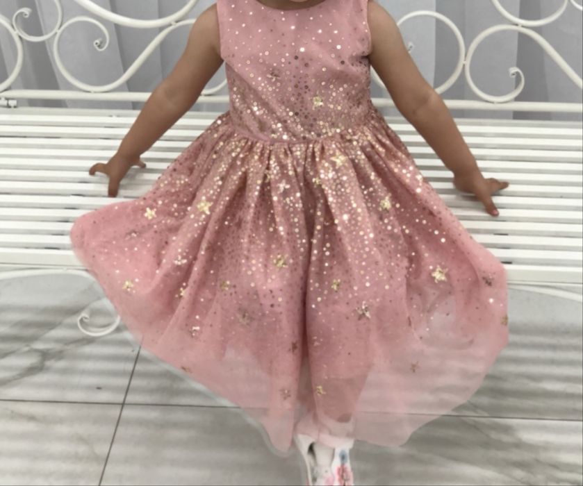 Срочно шикарное платье на 5-6 лет