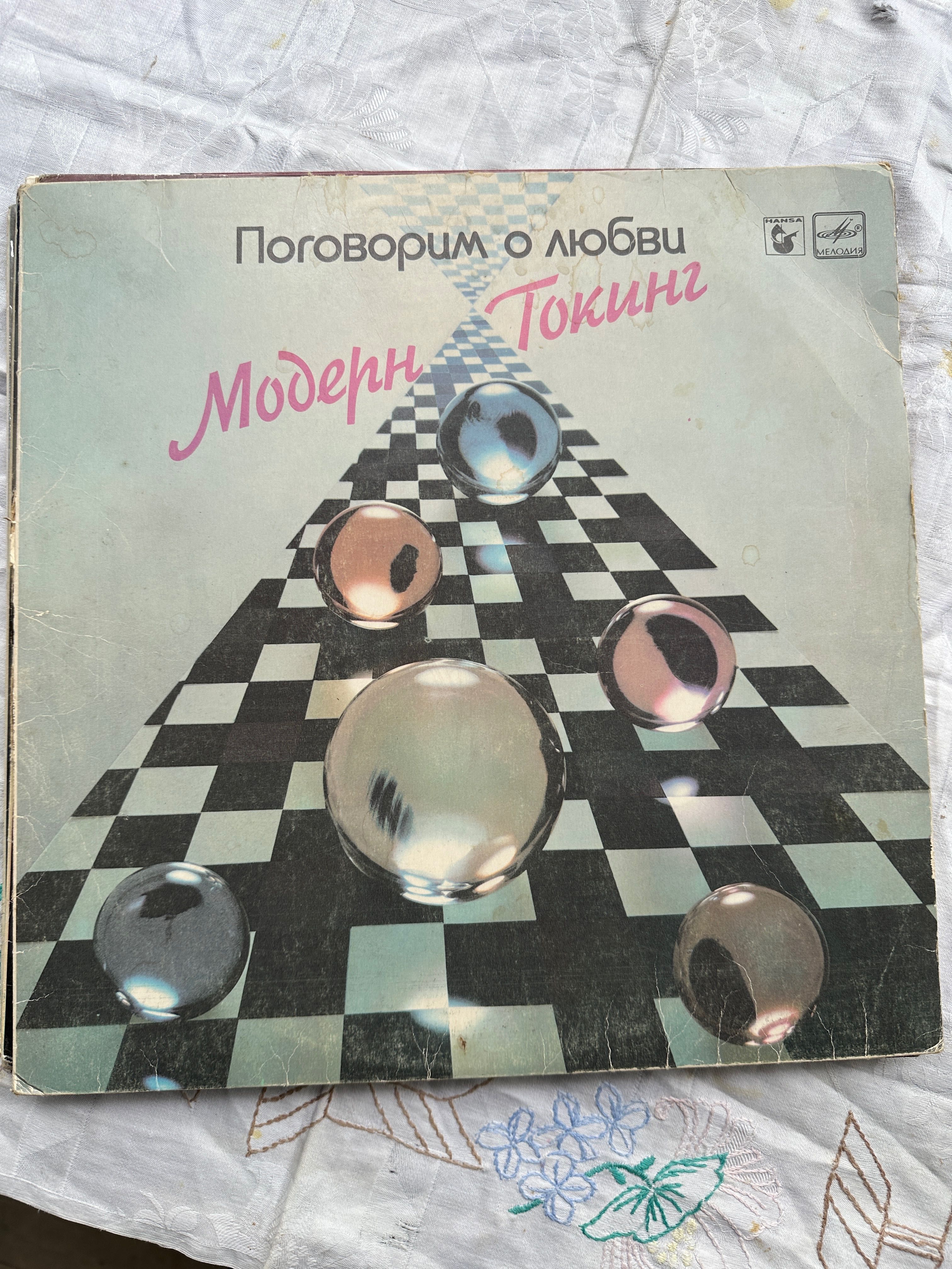 Продаю старые советские пластинки  и пластинки для граммофона