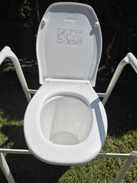 Scaun medical cu toaletă/WC, reglabil. Doar predare personală