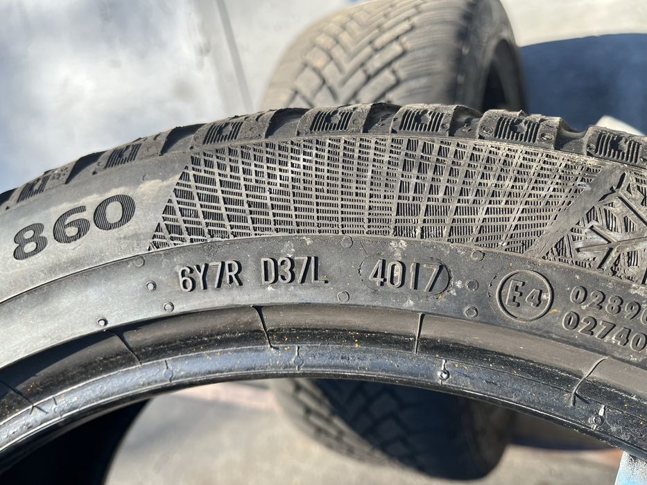 2 бр. зимни гуми 225/45/17 Continental 4,5-5 mm DOT 4017