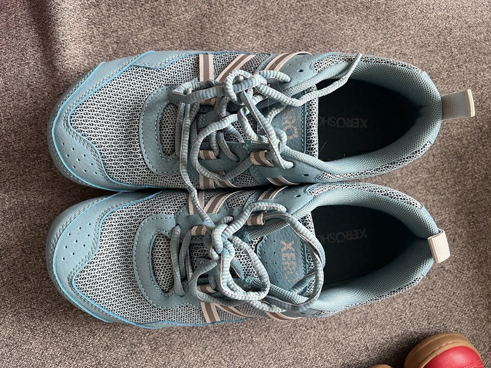 Маратонки Brooks, Under Armour, Xero и Hoka